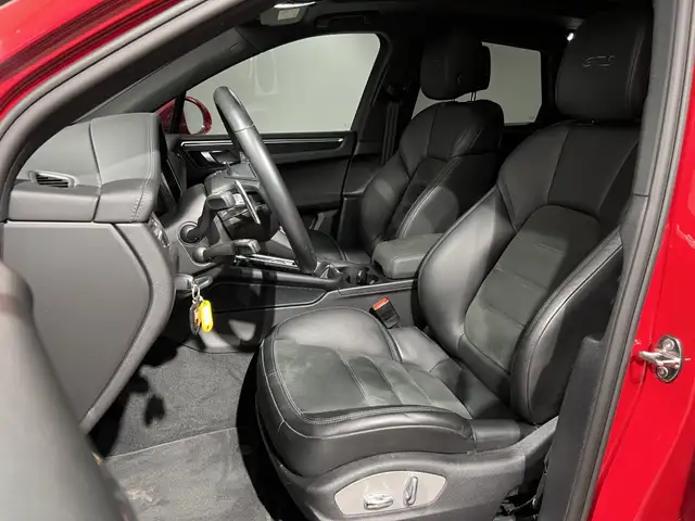 Porsche Macan view 18