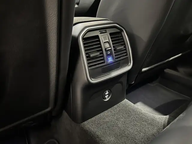 Porsche Macan view 28