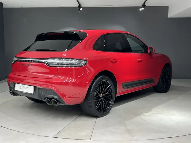 Porsche Macan view 5