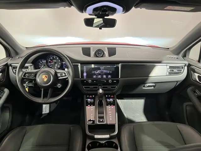 Porsche Macan view 19