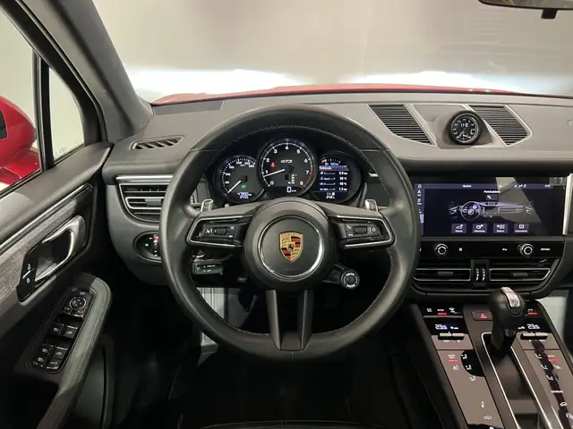 Porsche Macan view 20