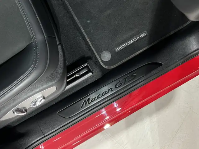 Porsche Macan view 25