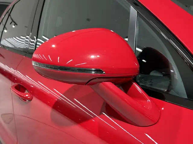 Porsche Macan view 12