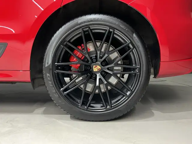 Porsche Macan view 9