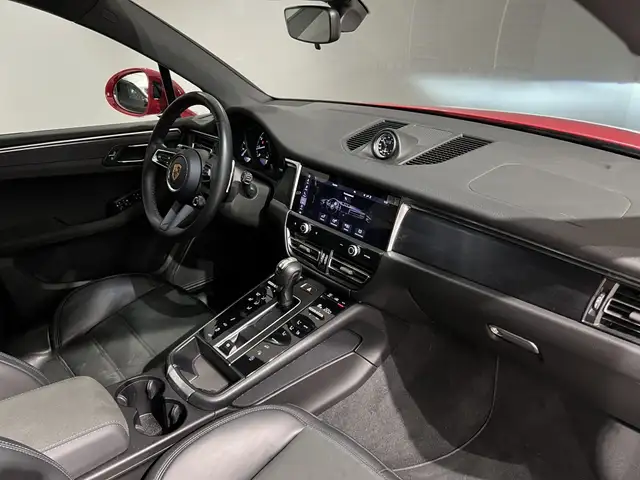 Porsche Macan view 24