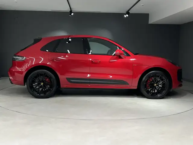 Porsche Macan view 6