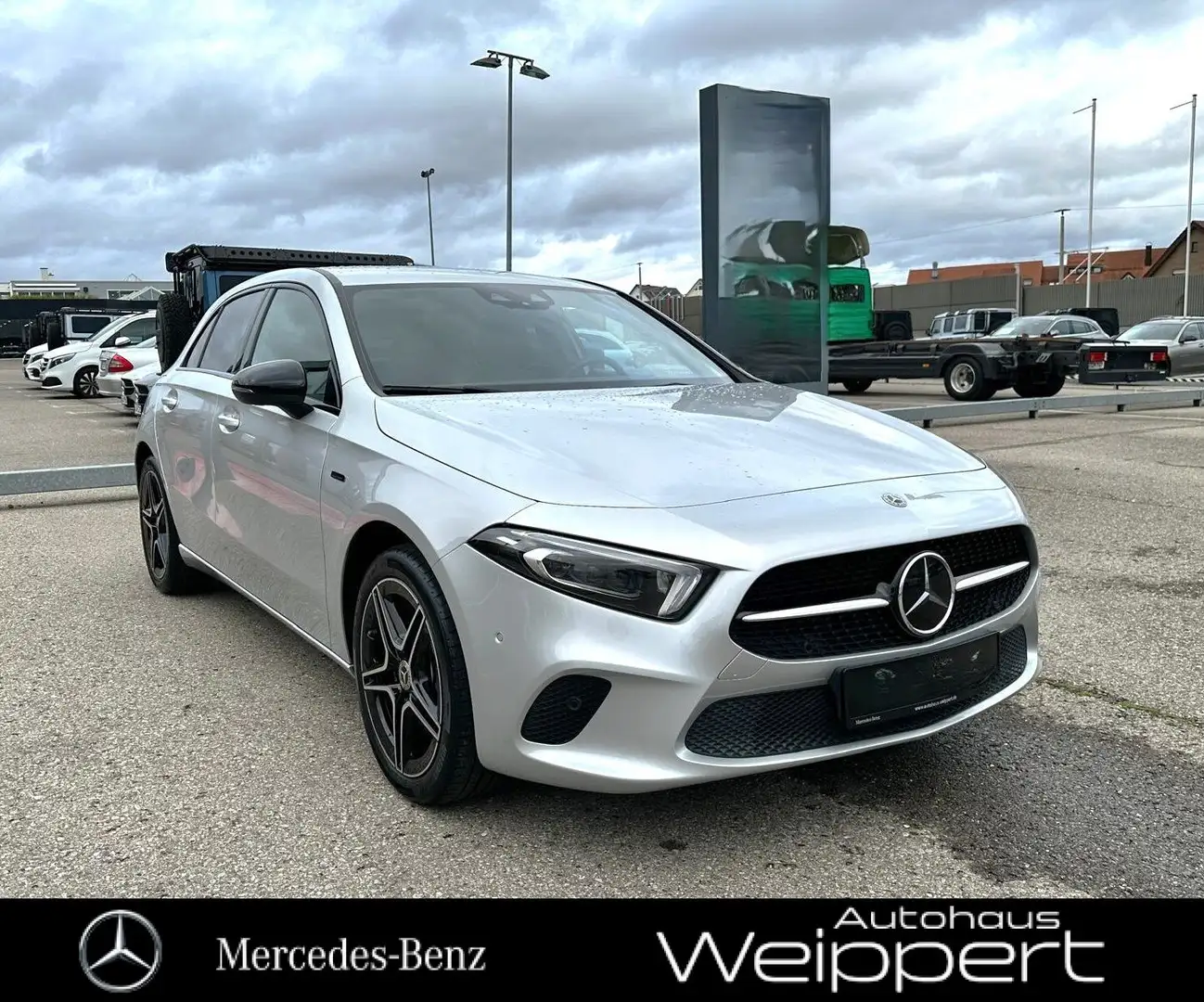 Mercedes-Benz A 250 A250 e MBUX DIST HUD MLED KAM NIGHT 18"AMG PROG Silber - 2