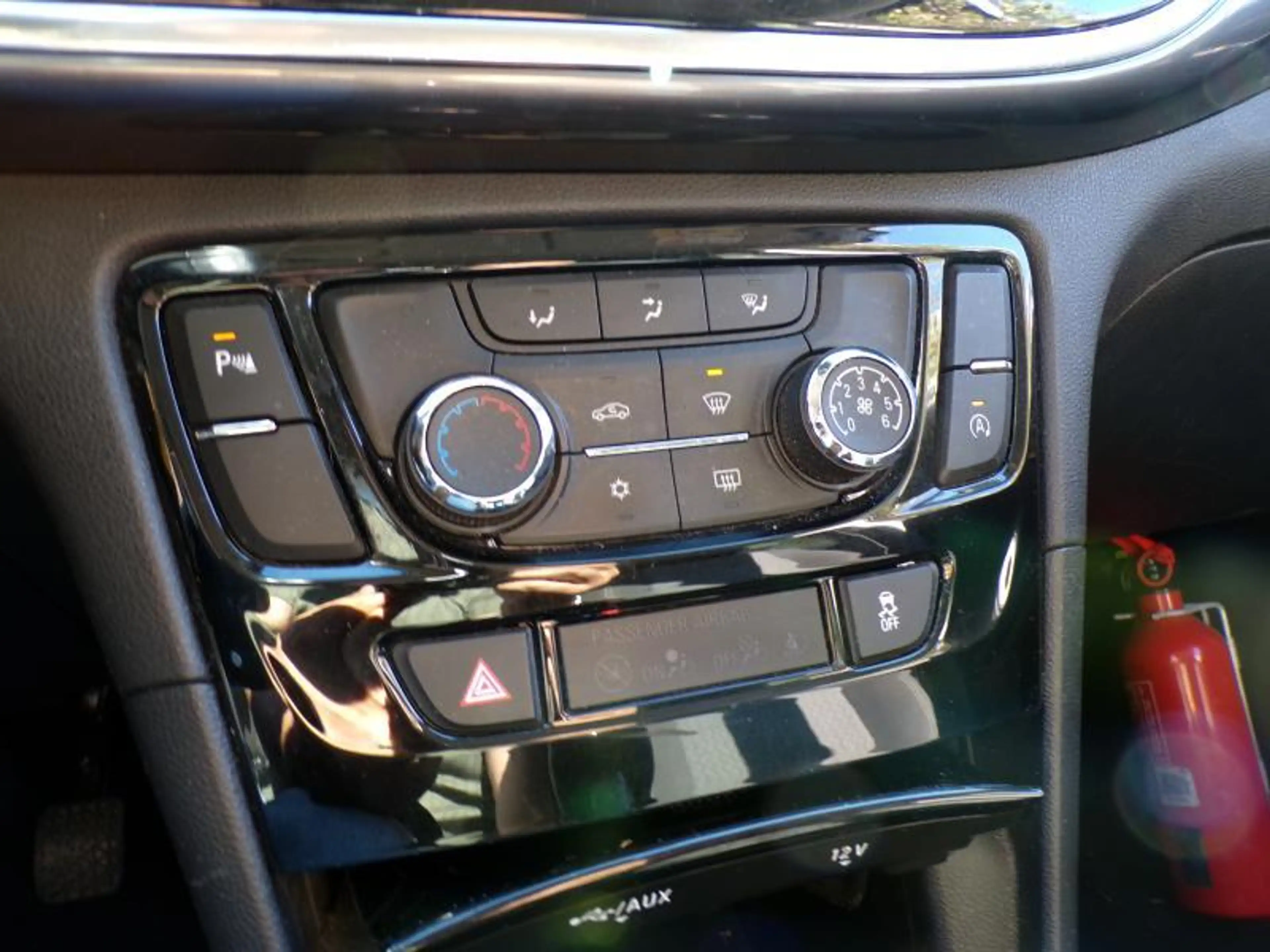 Opel Mokka X 1.6 115cv noir 01/17 Airco GPS Cruise Capteurs — photo 13