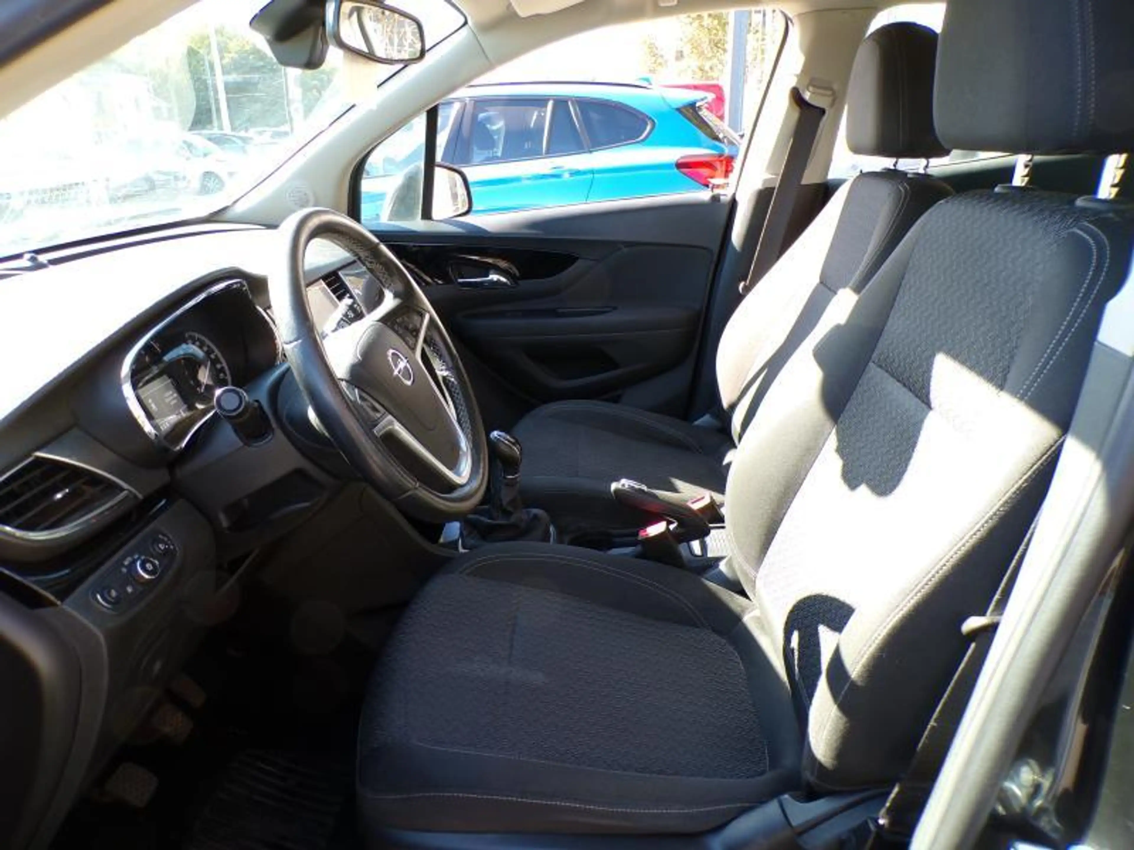 Opel Mokka X 1.6 115cv noir 01/17 Airco GPS Cruise Capteurs — photo 7