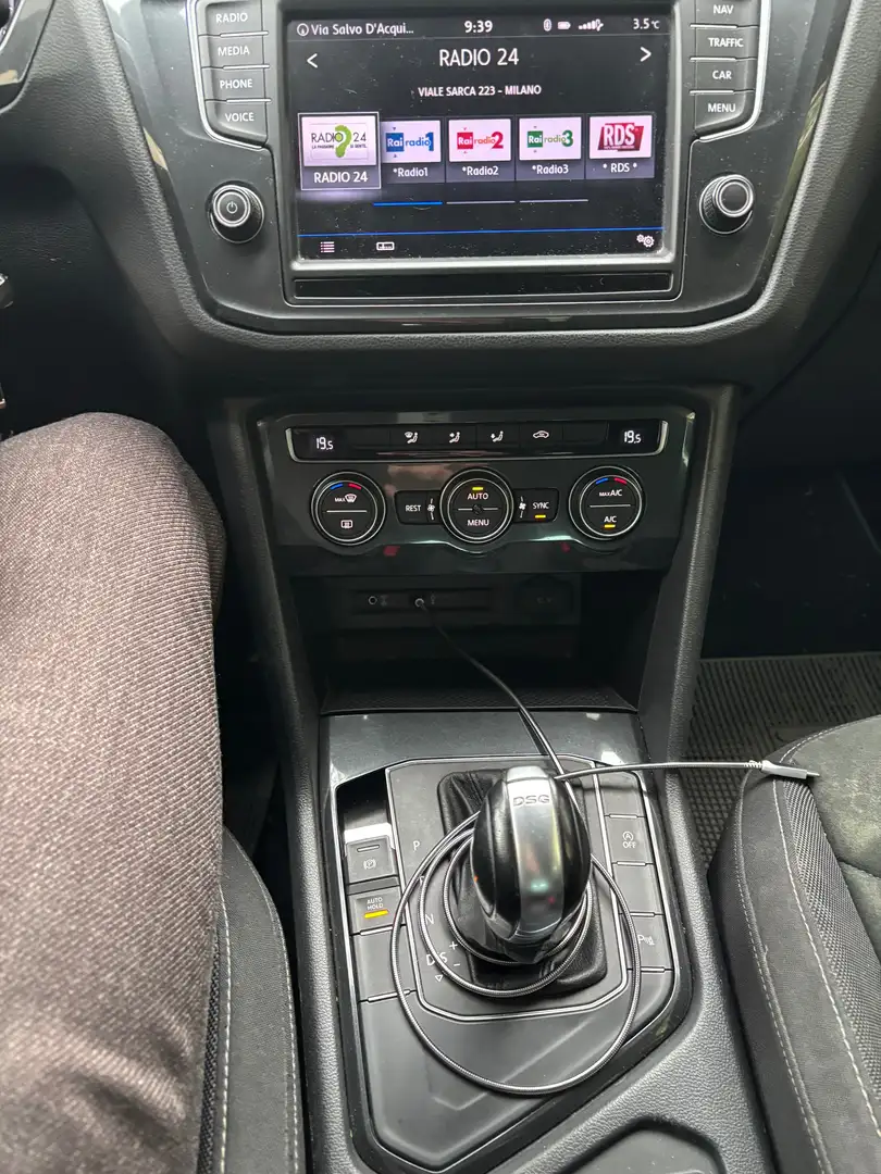 Volkswagen Tiguan Tiguan II 2016 2.0 tdi Executive 150cv dsg - 2