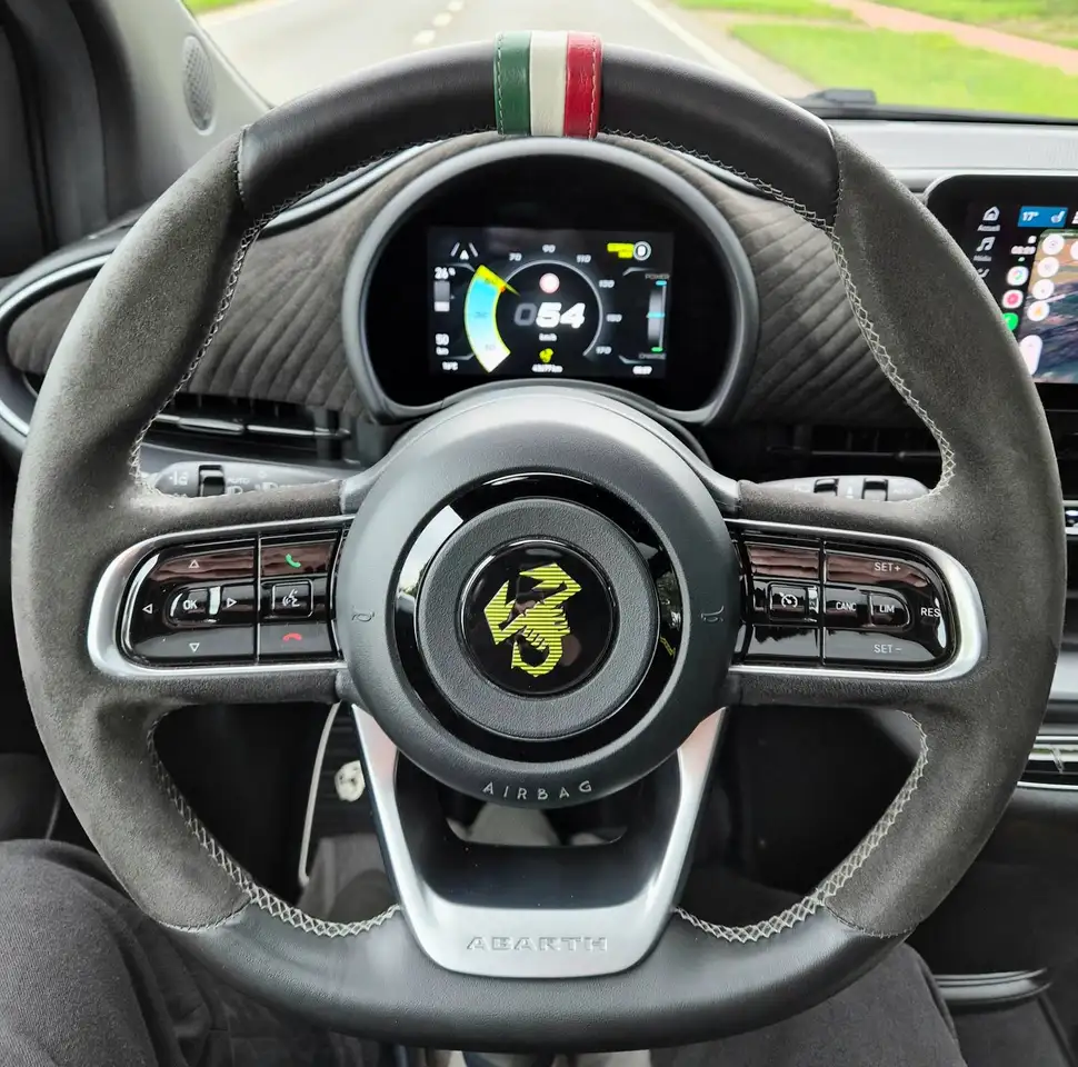 Abarth 500e 2024 — фото 15