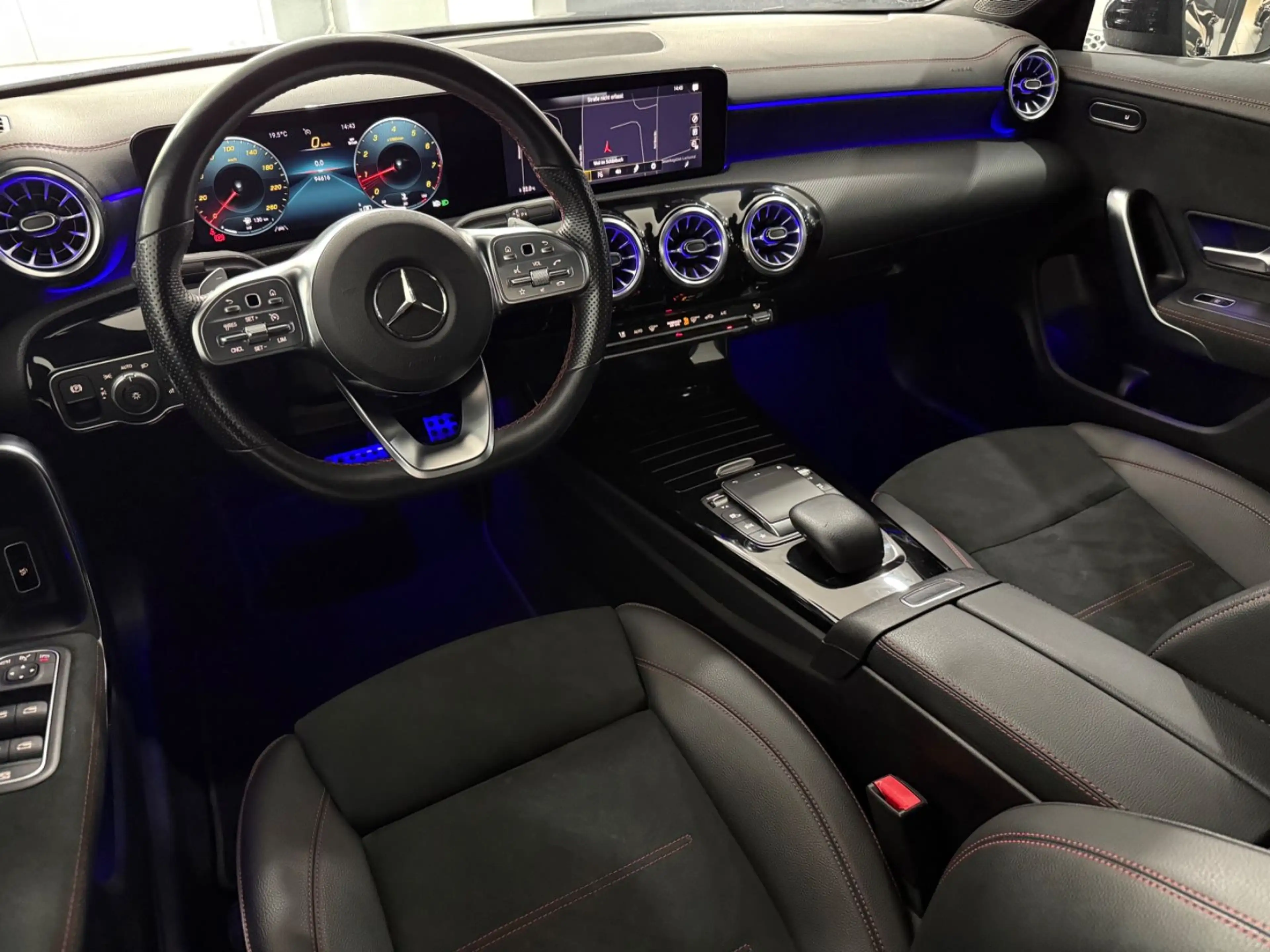 Mercedes-Benz CLA 180 Coupe*AMG-LINE*MBEAM*KAMERA*AMBIENTE* — photo 4
