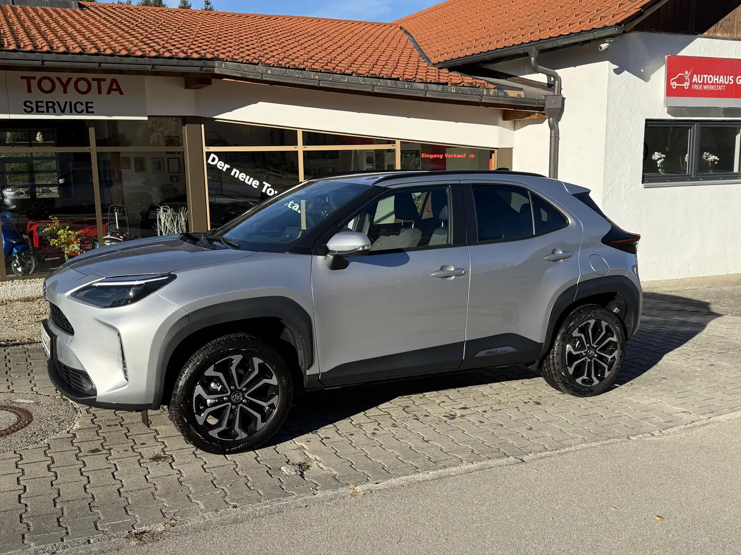 Toyota Yaris Cross Hybrid Teamplayer Gris - 1