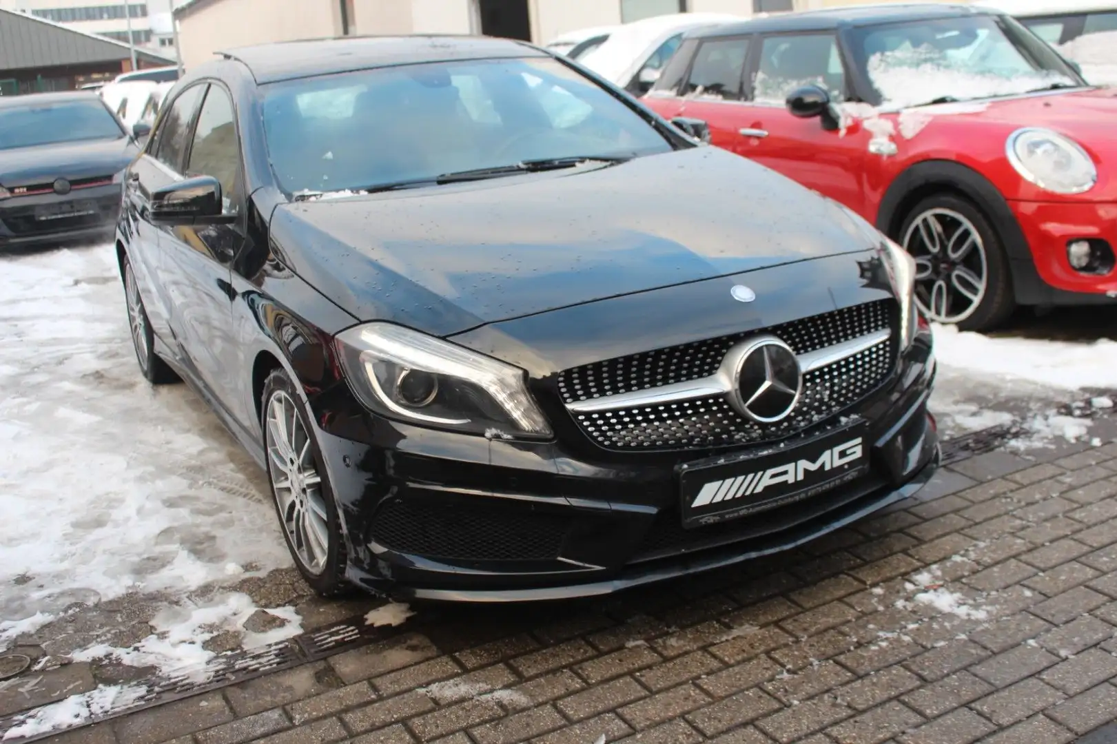 Mercedes-Benz A 250 AMG-Line BlueEff./Pano/Bi.Xenon/Temp/Pdc Schwarz - 2