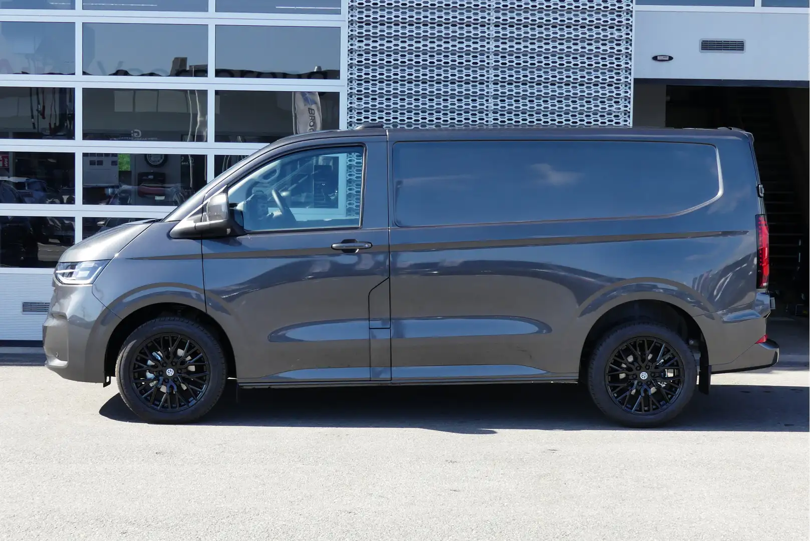 Volkswagen Transporter 2024 | Bulli | L1 | 170 pk Automaat | Digitaal Dis Gris - 2