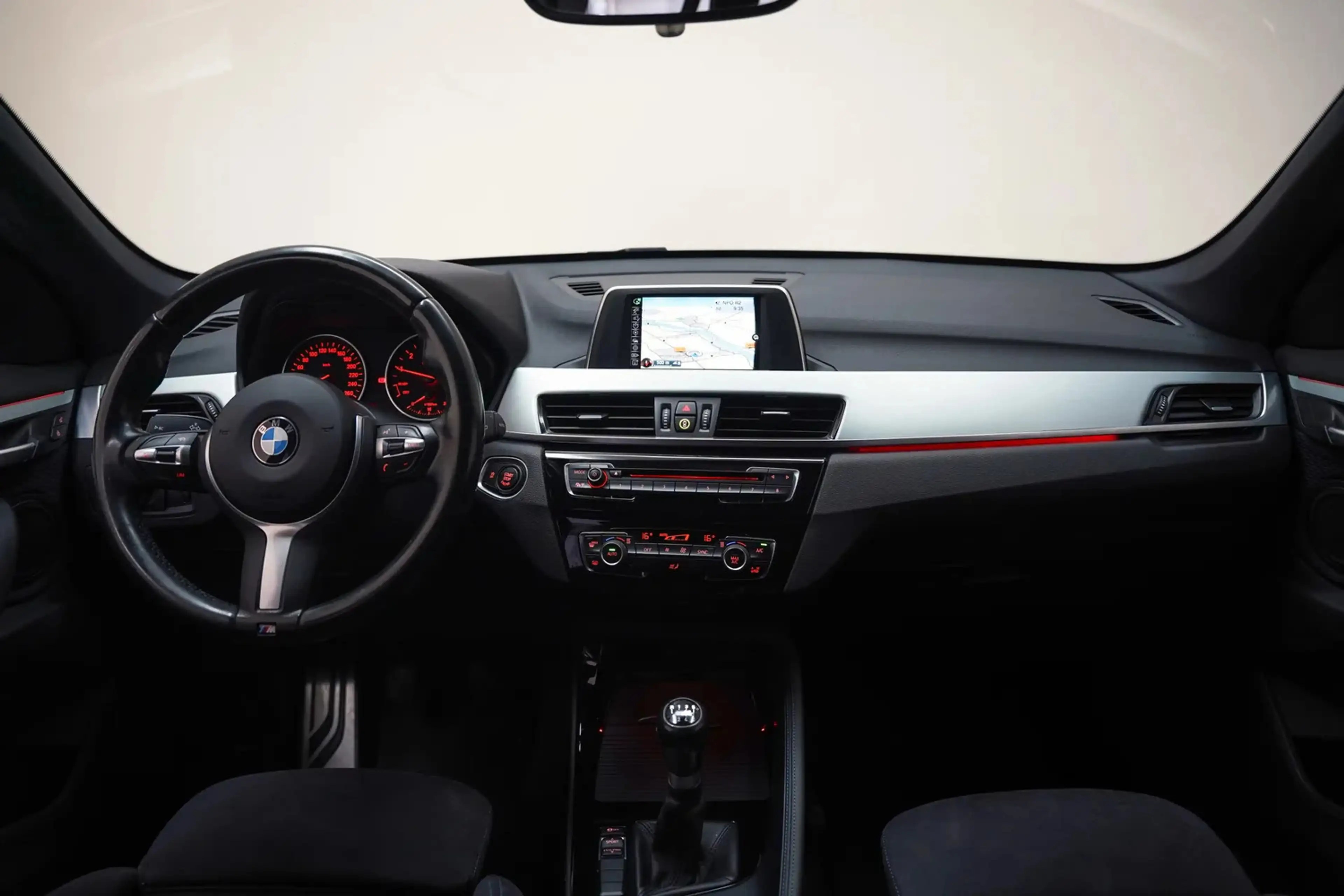 BMW X1 sDrive18i M Sport [ Panorama Navi Led ] — photo 4