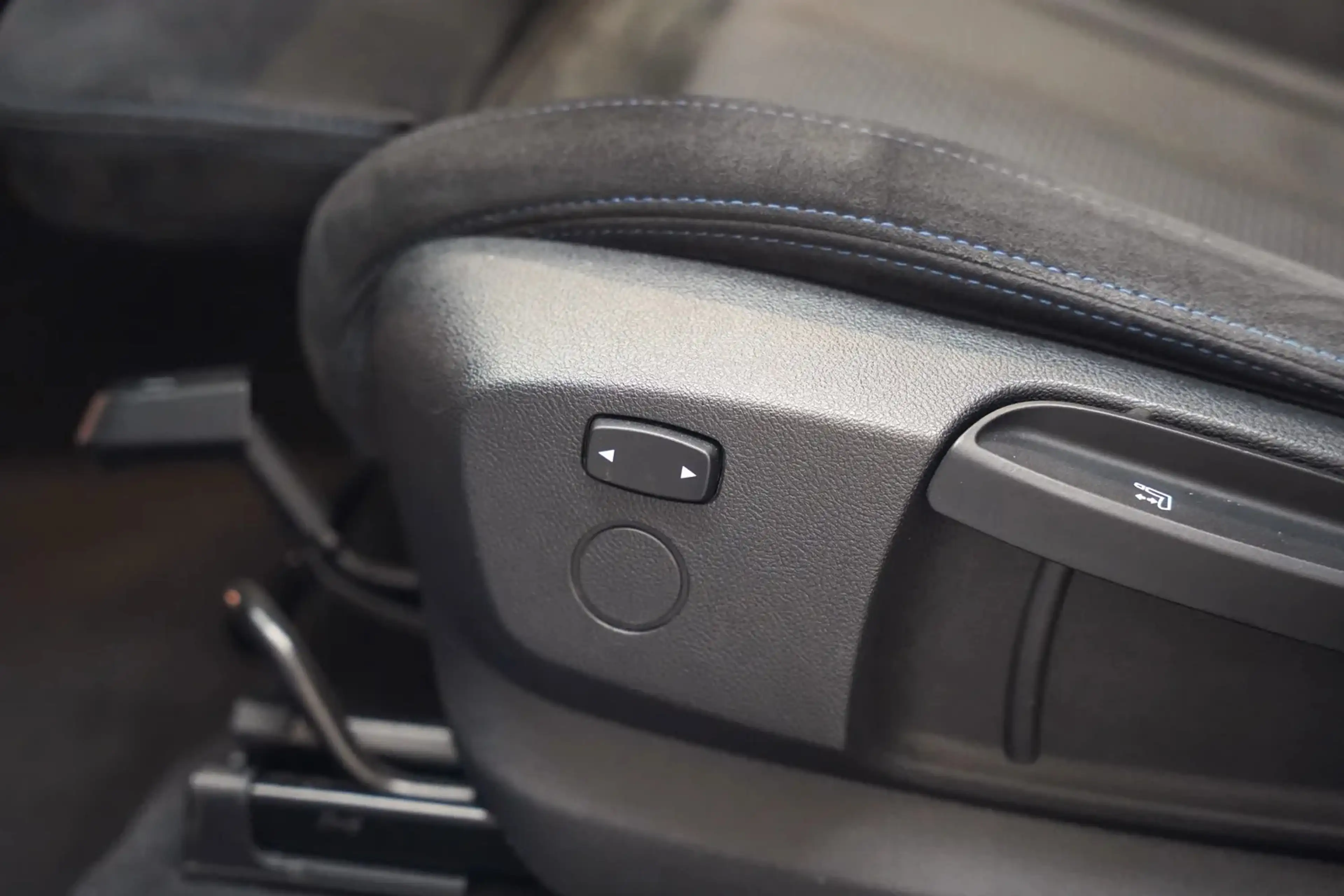 BMW X1 sDrive18i M Sport [ Panorama Navi Led ] — photo 11