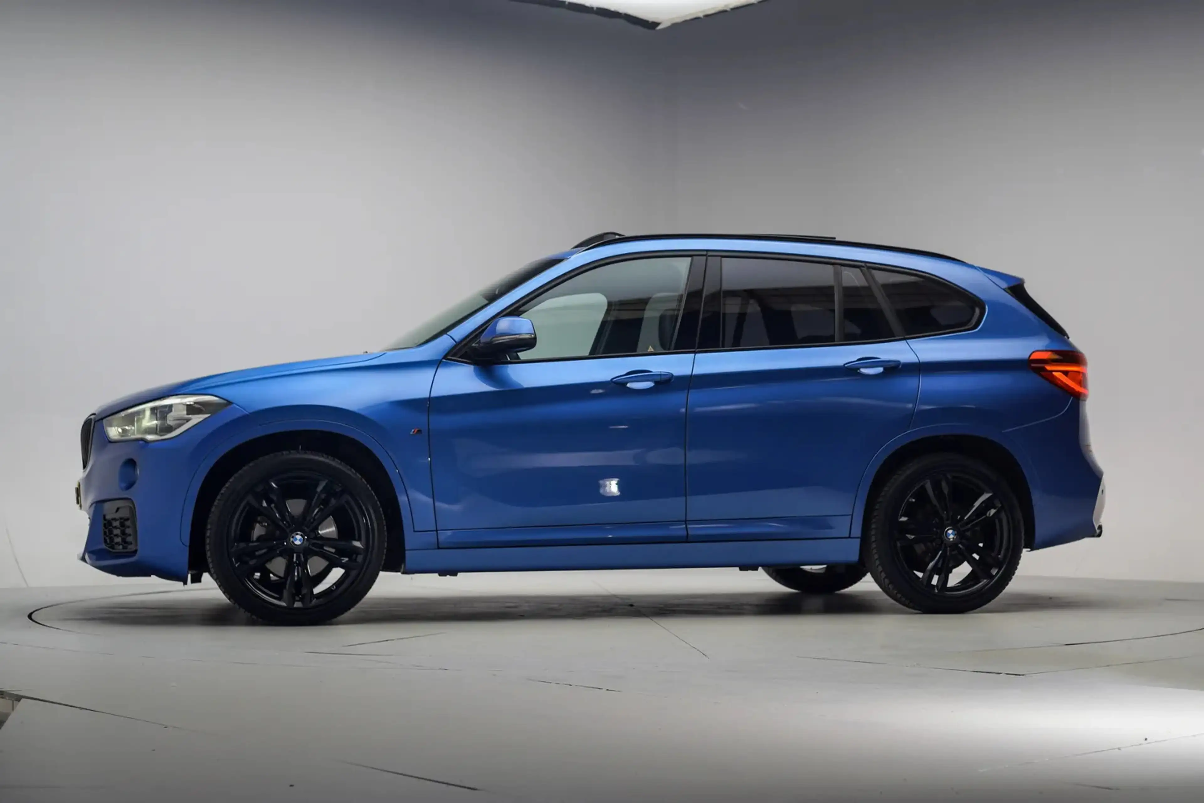 BMW X1 sDrive18i M Sport [ Panorama Navi Led ] — photo 2