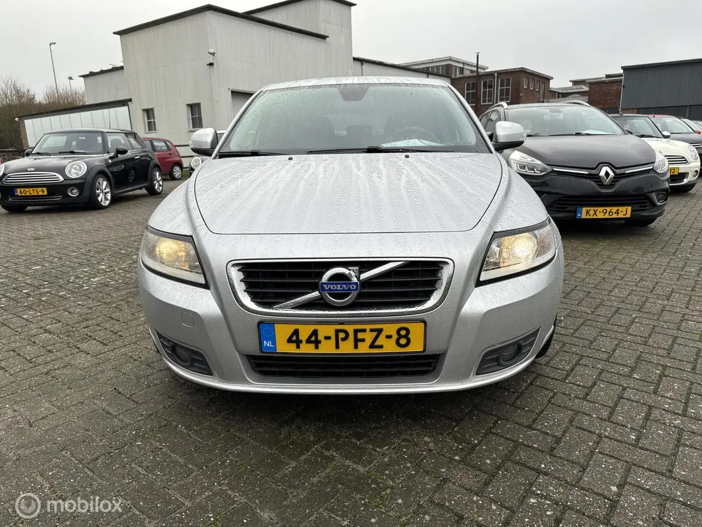 Volvo V50 2.0 Kinetic Grijs - 2