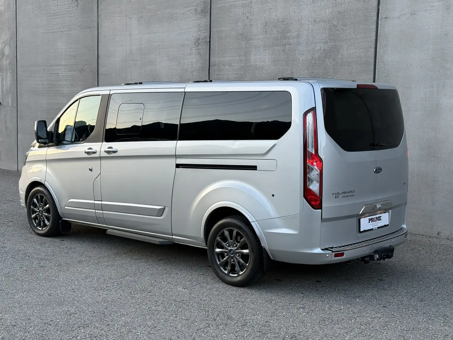 Ford Tourneo Custom 2,0 TDCi 310 L2 Titanium X, Aut, AHK (Vermittlung) Silber - 2