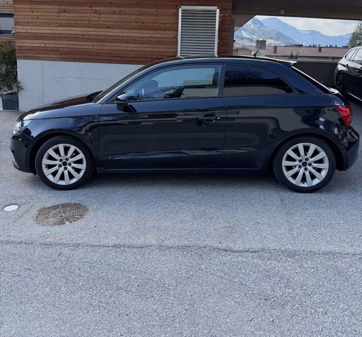 Audi A1 1,2 TFSI Ambition Schwarz - 1
