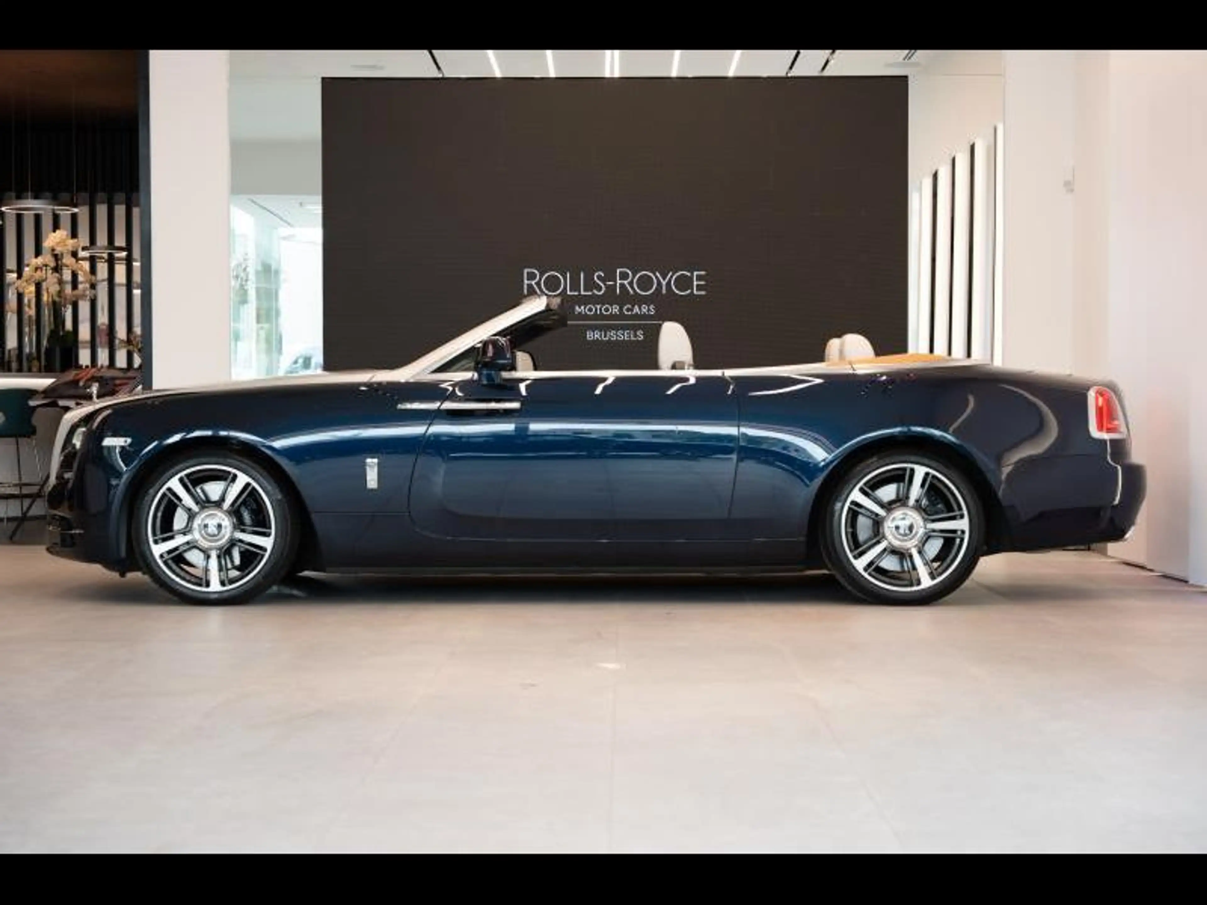 Rolls-Royce Dawn Provenance 2 Year Warranty & Service — photo 3