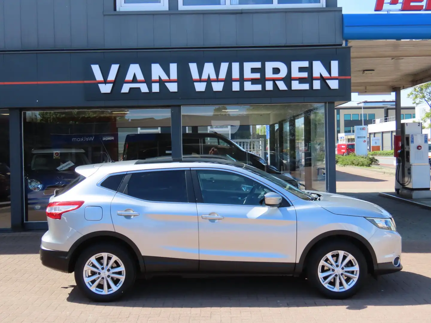 Nissan Qashqai 1.2 Connect Edition Trekhaak Pano Navi Camera NAP Grijs - 2