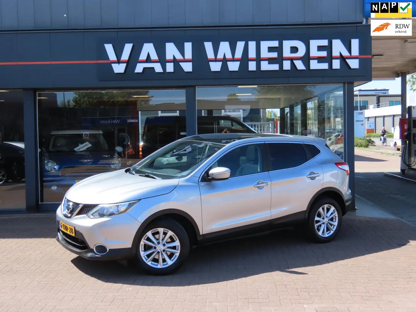 Nissan Qashqai 1.2 Connect Edition Trekhaak Pano Navi Camera NAP Grijs - 1