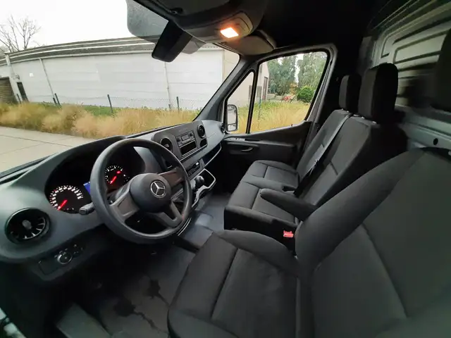Mercedes-Benz Sprinter view 7