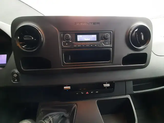 Mercedes-Benz Sprinter view 8