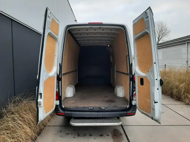 Mercedes-Benz Sprinter view 6