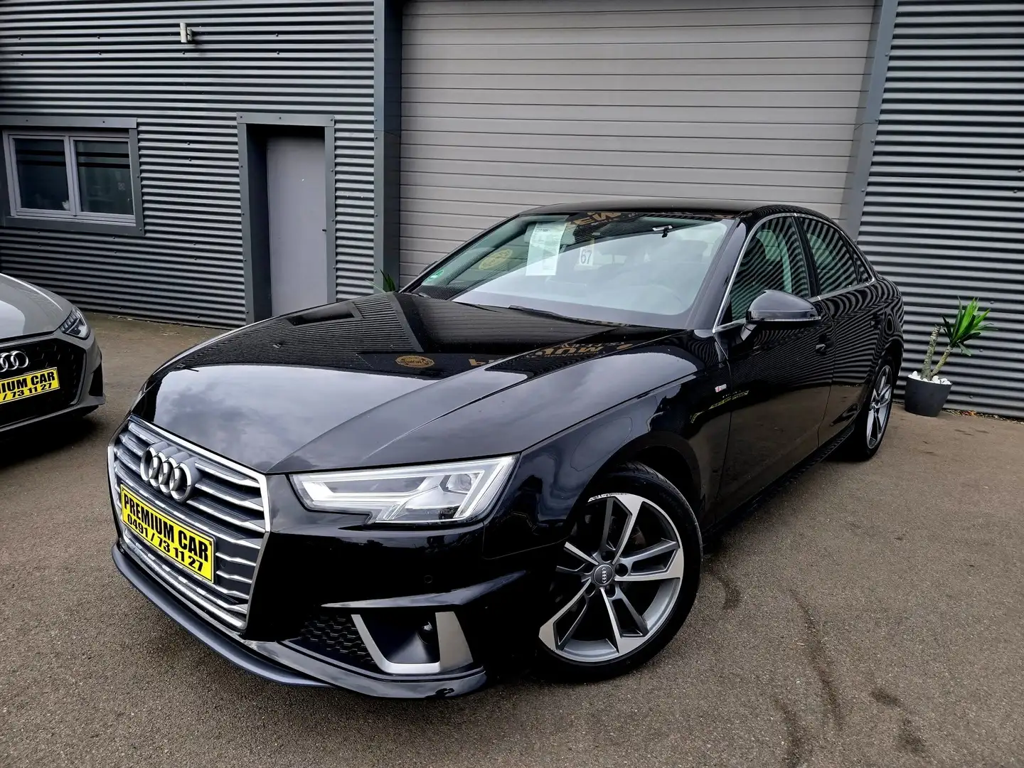 Audi A4 35 TDi Sport S tronic S LINE MATRIX LED Černá - 2