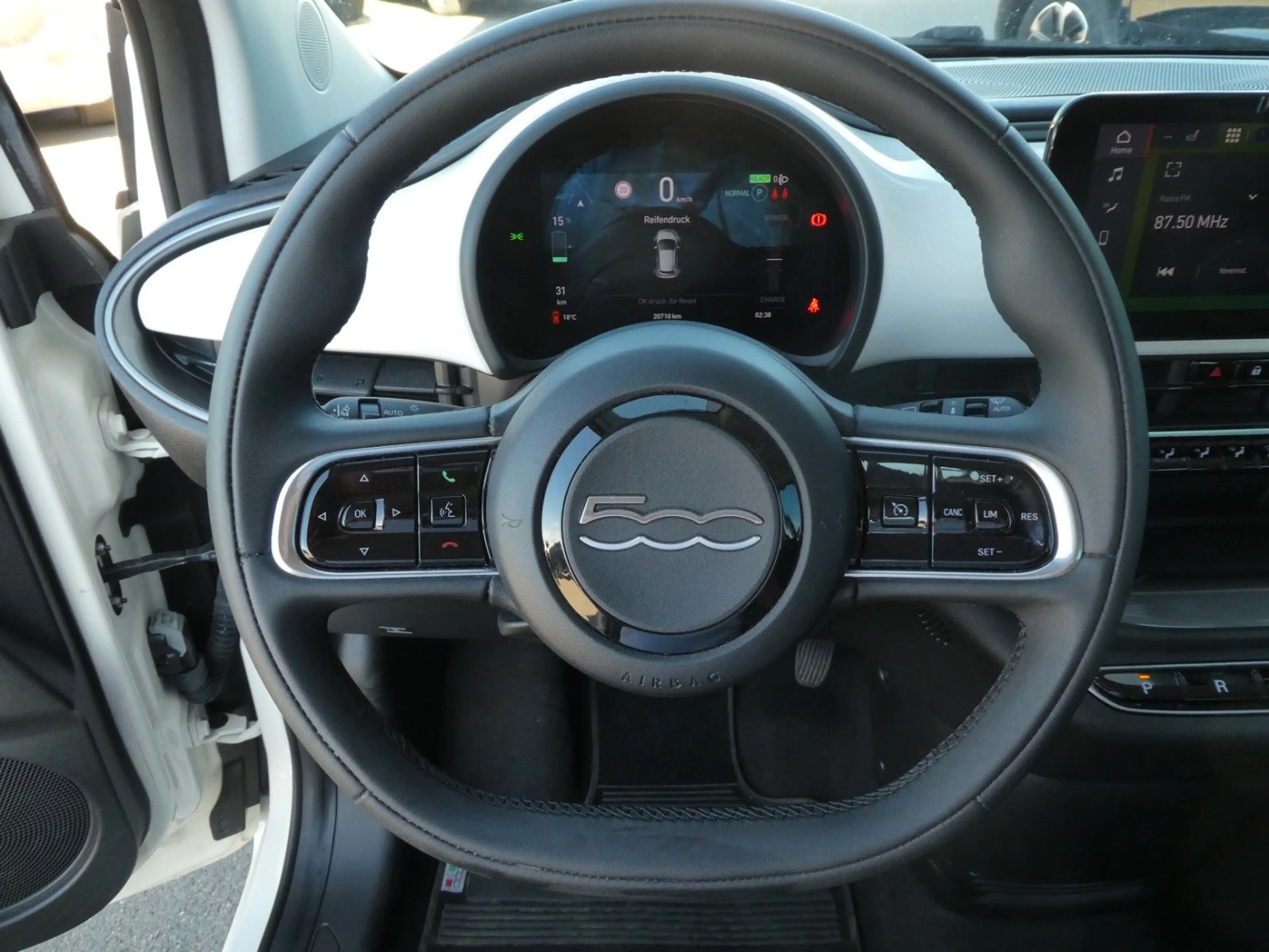 Fiat 500e 500 e Basis Klima, SHZ, PDC, Kamera, LMF — photo 13