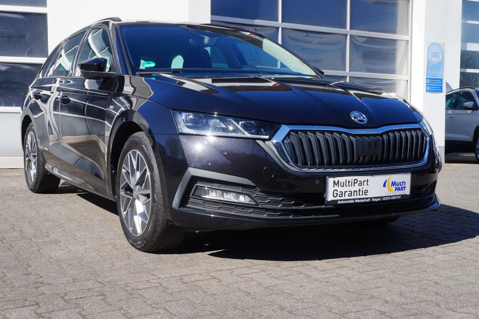Skoda Octavia Octavia Combi Tour*DSG*LED*PDC*NAVI*SHZ VO+HI* Schwarz - 2