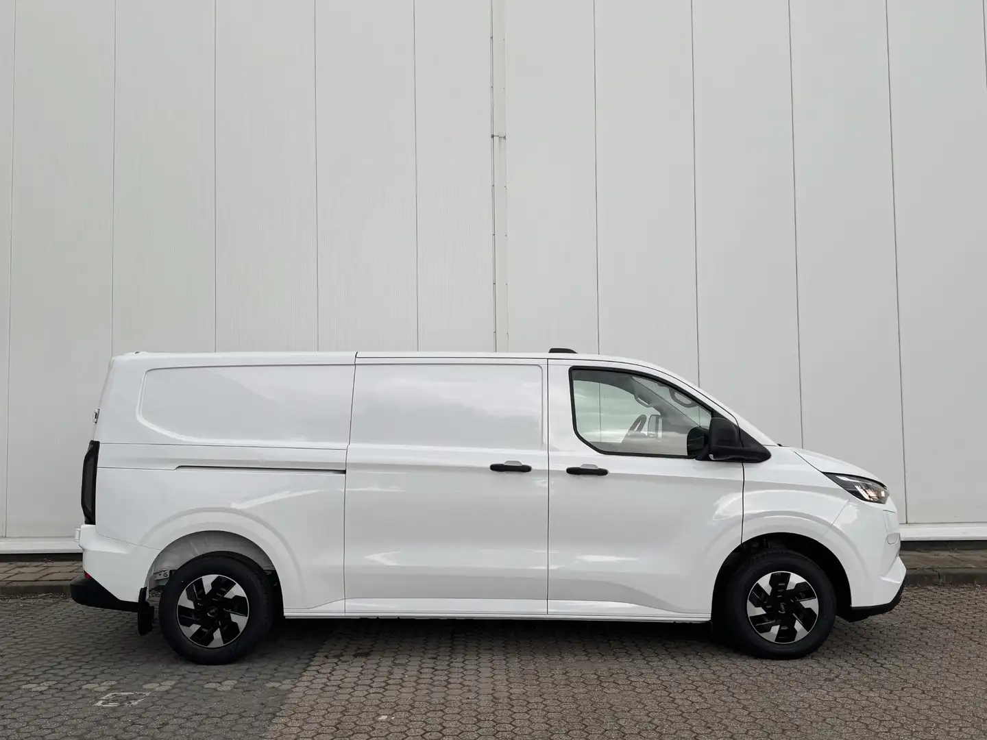 Ford Transit Custom 320 2.5 PHEV L2H1 Trend | Trekhaak | LED-laadruimt Wit - 2