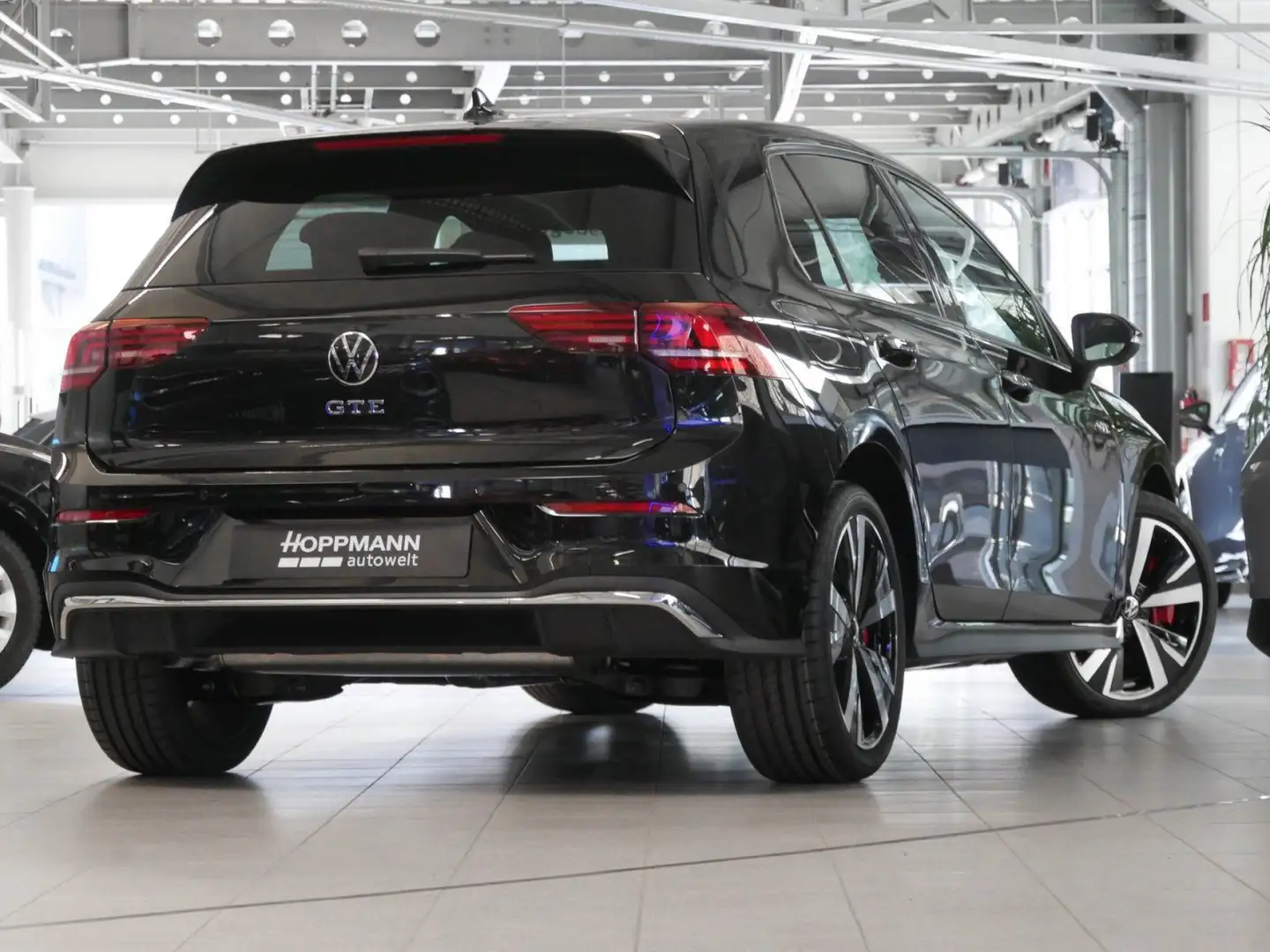 Volkswagen Golf GTE GTE 1,5 l eHybrid 177 PS116 PS DSG Pano Чорний - 2