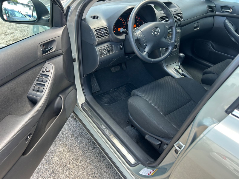 Toyota Avensis 2.0 Sol Lim. TÜV neu! Service neu! — photo 11