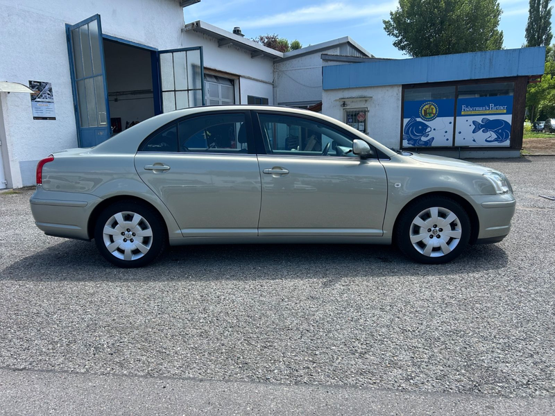 Toyota Avensis 2.0 Sol Lim. TÜV neu! Service neu! — photo 4