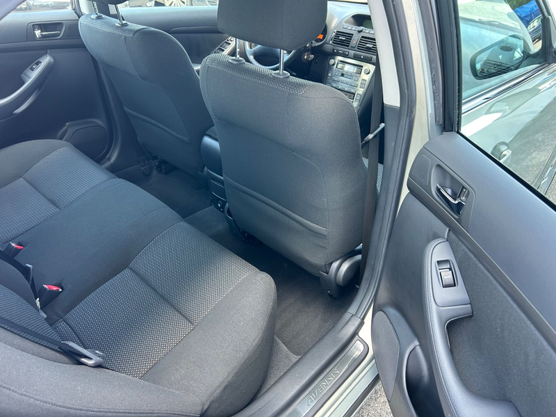 Toyota Avensis 2.0 Sol Lim. TÜV neu! Service neu! — photo 14