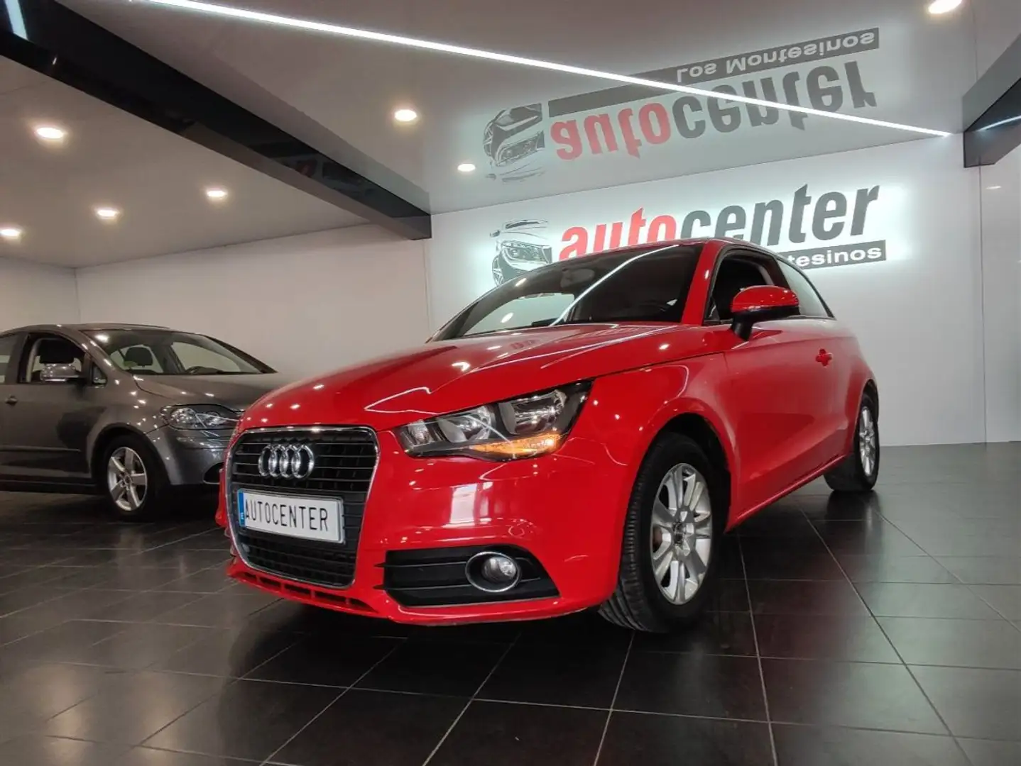 Audi A1 1.6TDI Ambition 90 Rouge - 1