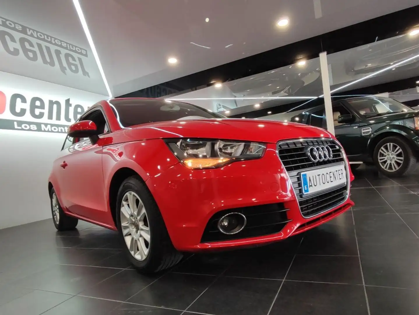 Audi A1 1.6TDI Ambition 90 Rouge - 2