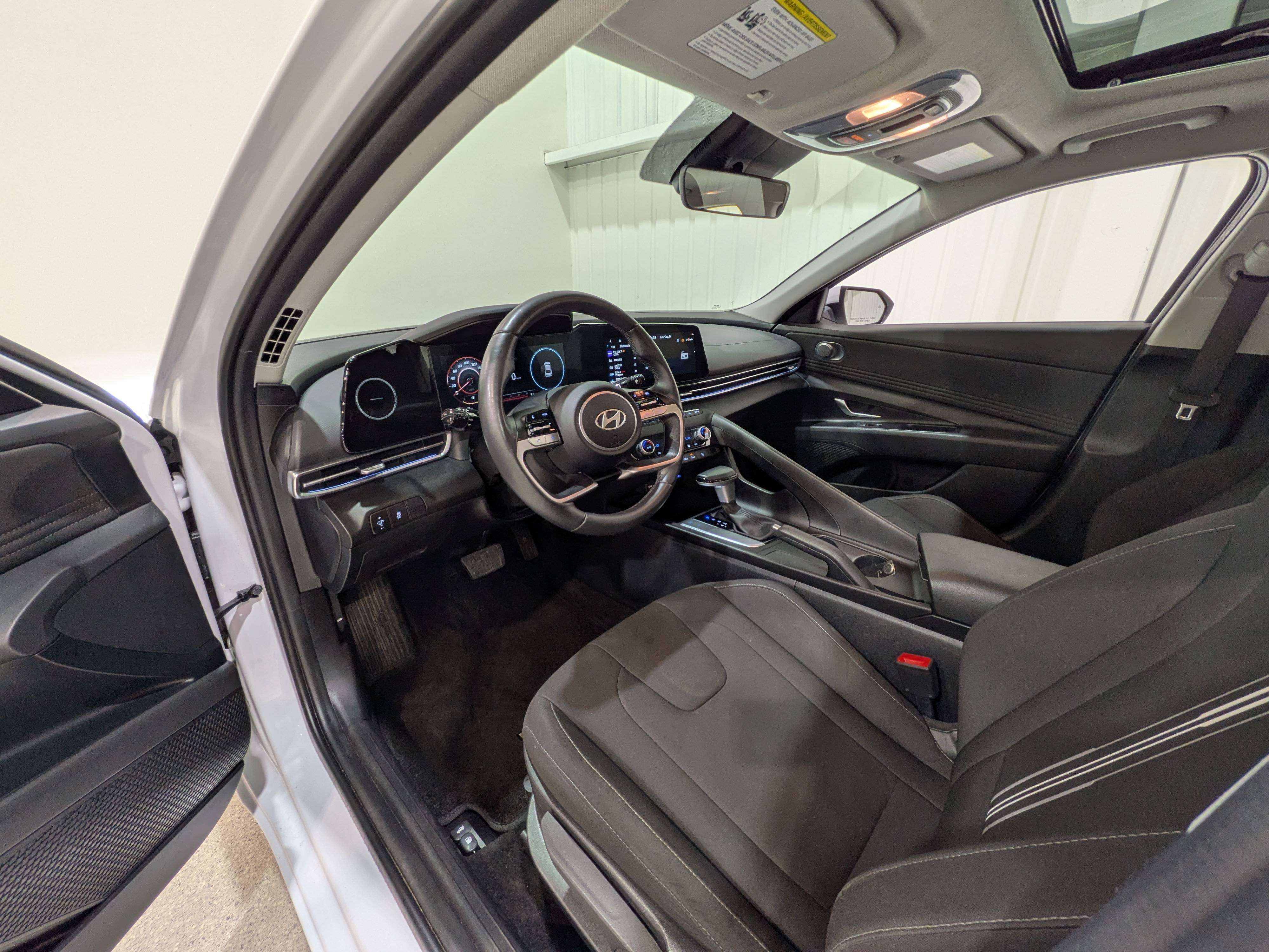 Hyundai Elantra 2025