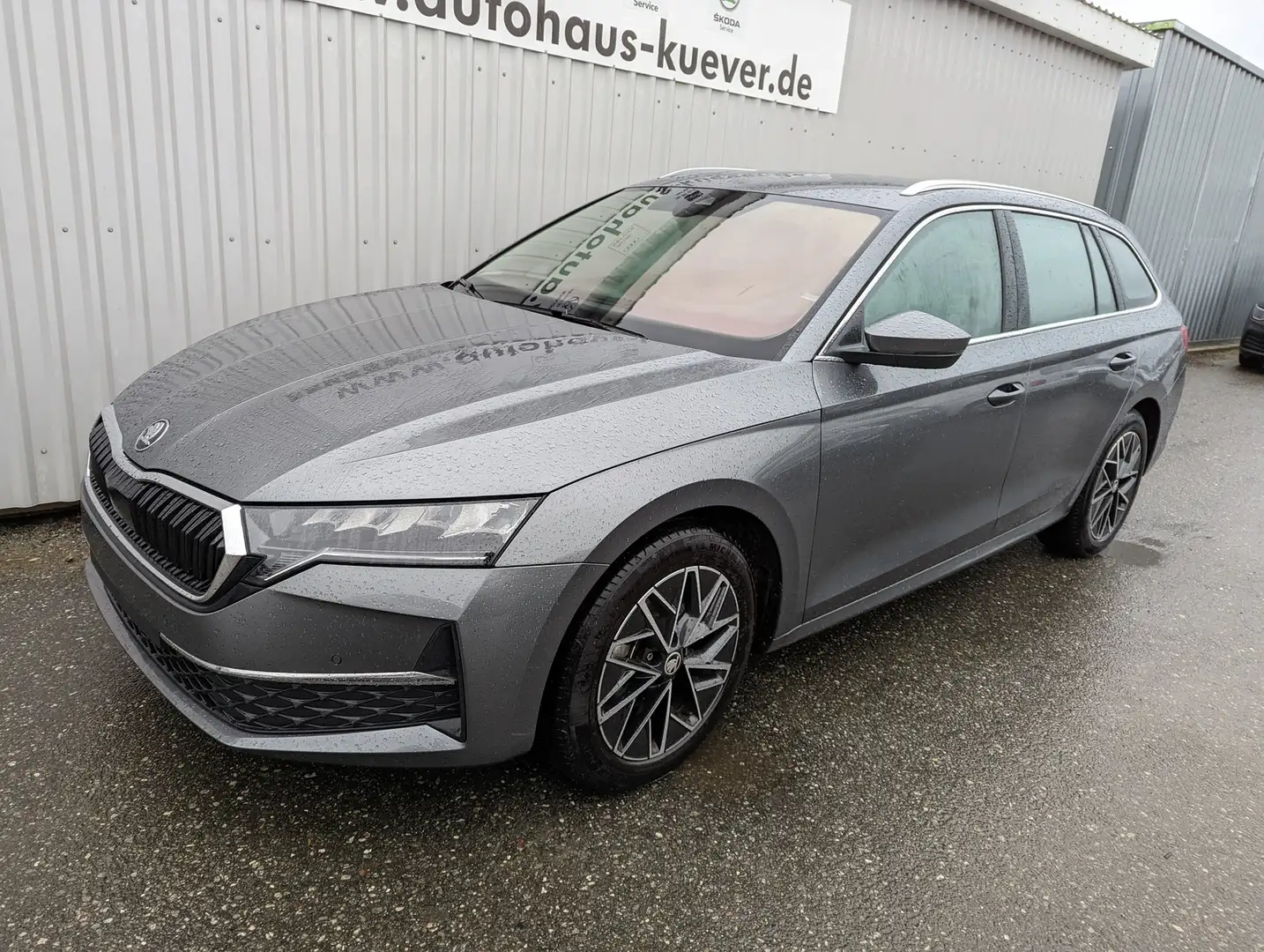 Skoda Octavia Combi 1,5 eTSI DSG ACC+LED+AHK+Shzg.+17´´ Grau - 1