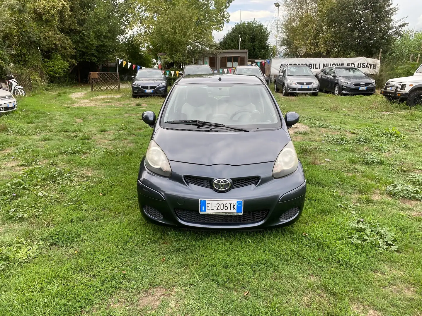 Toyota Aygo 5p * AUTOMATICA * Euro 5 1.0 Sol Connect Grijs - 2