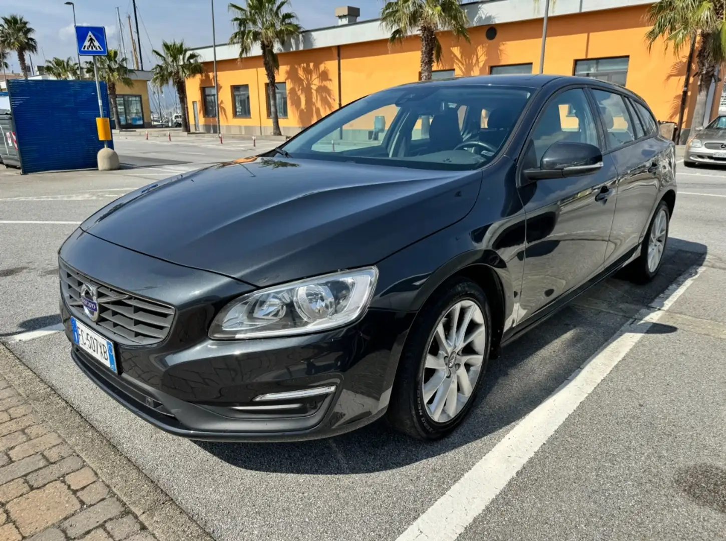 Volvo V60 V60 2.0 d3 Business geartronic Gri - 2