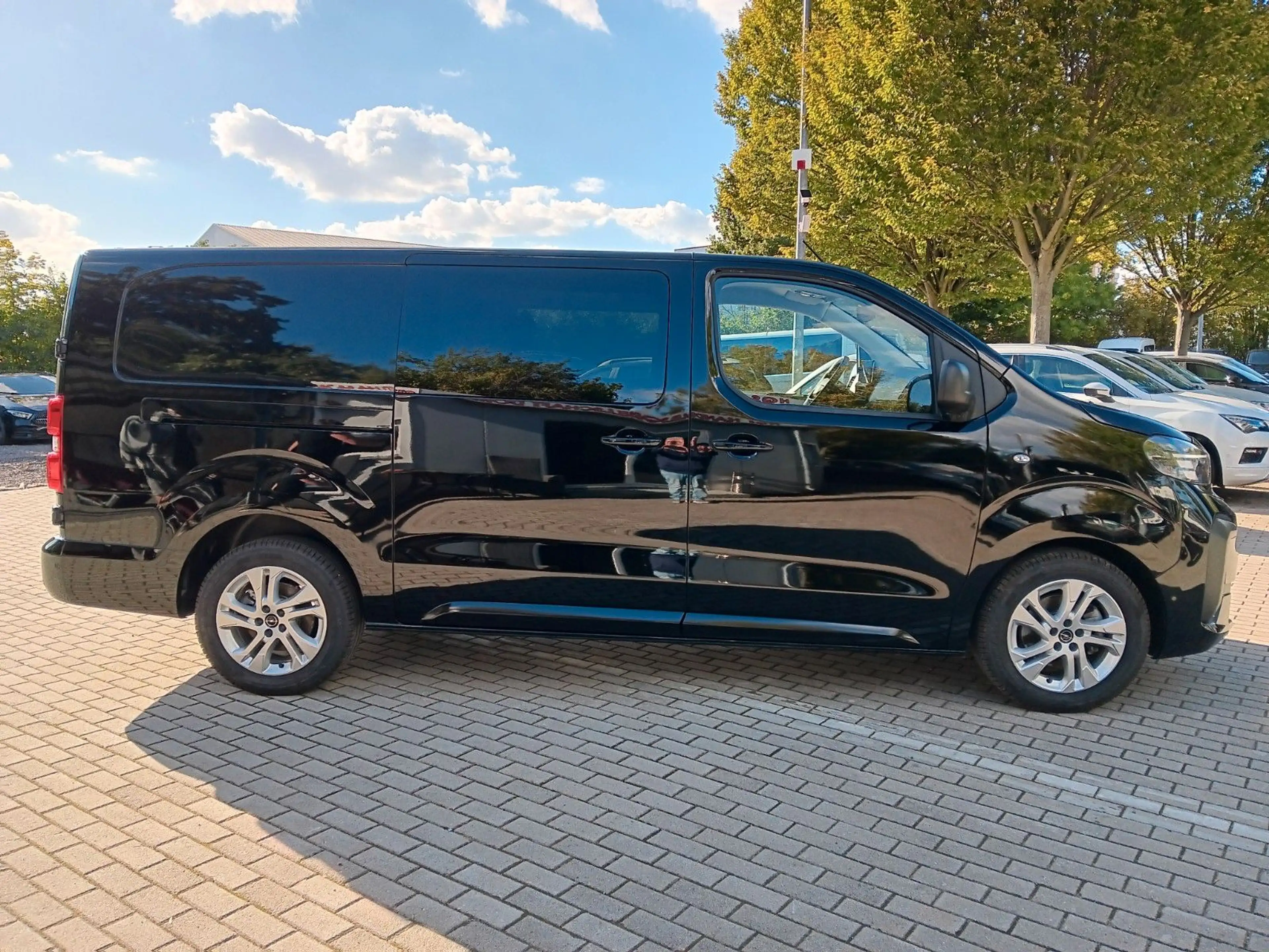 Opel Vivaro Kasten Basis L3  Doppelkabine 5-Sitze — photo 3