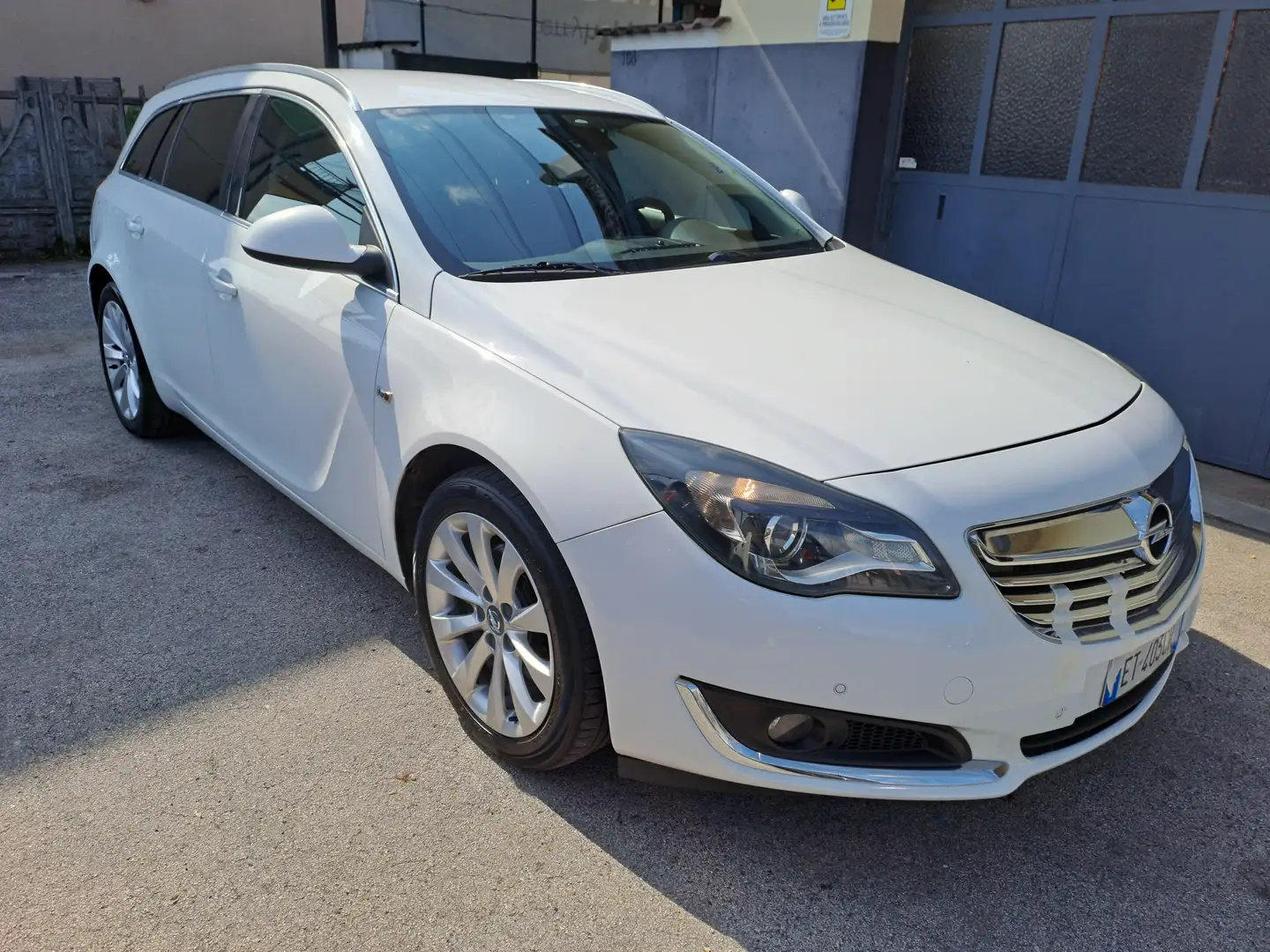 Opel Insignia 2.0 CDTI 163CV 4x4 Sports Tourer Blanc - 1
