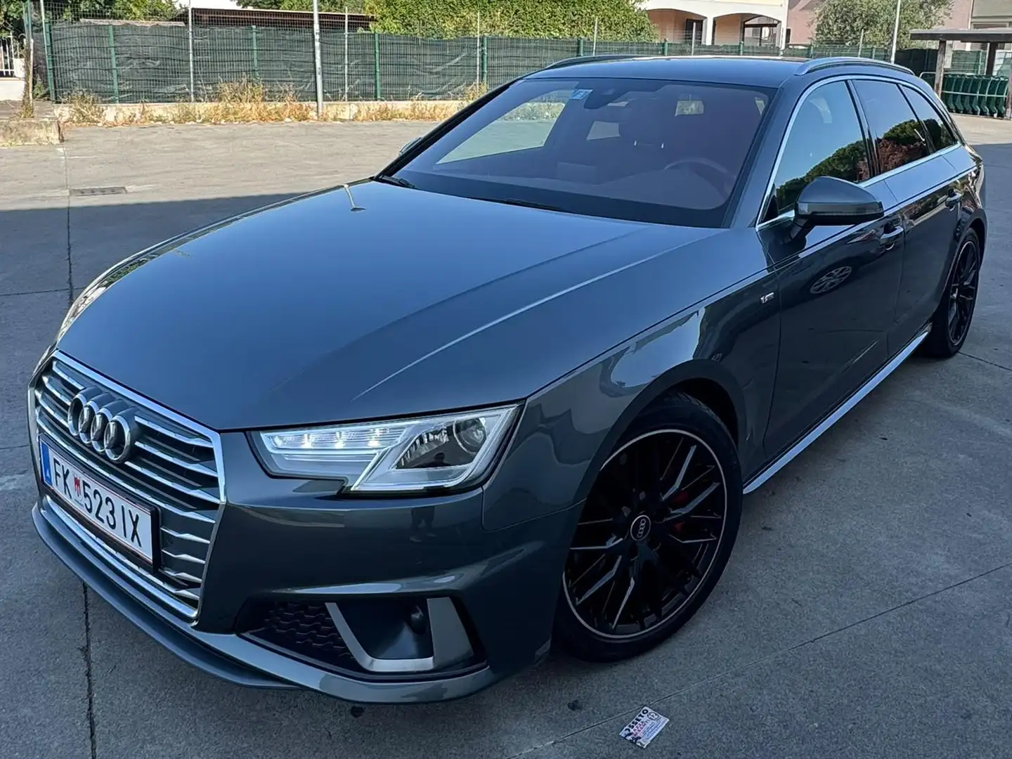 Audi A4 A4 Avant 40 TDI S-tronic Grau - 1