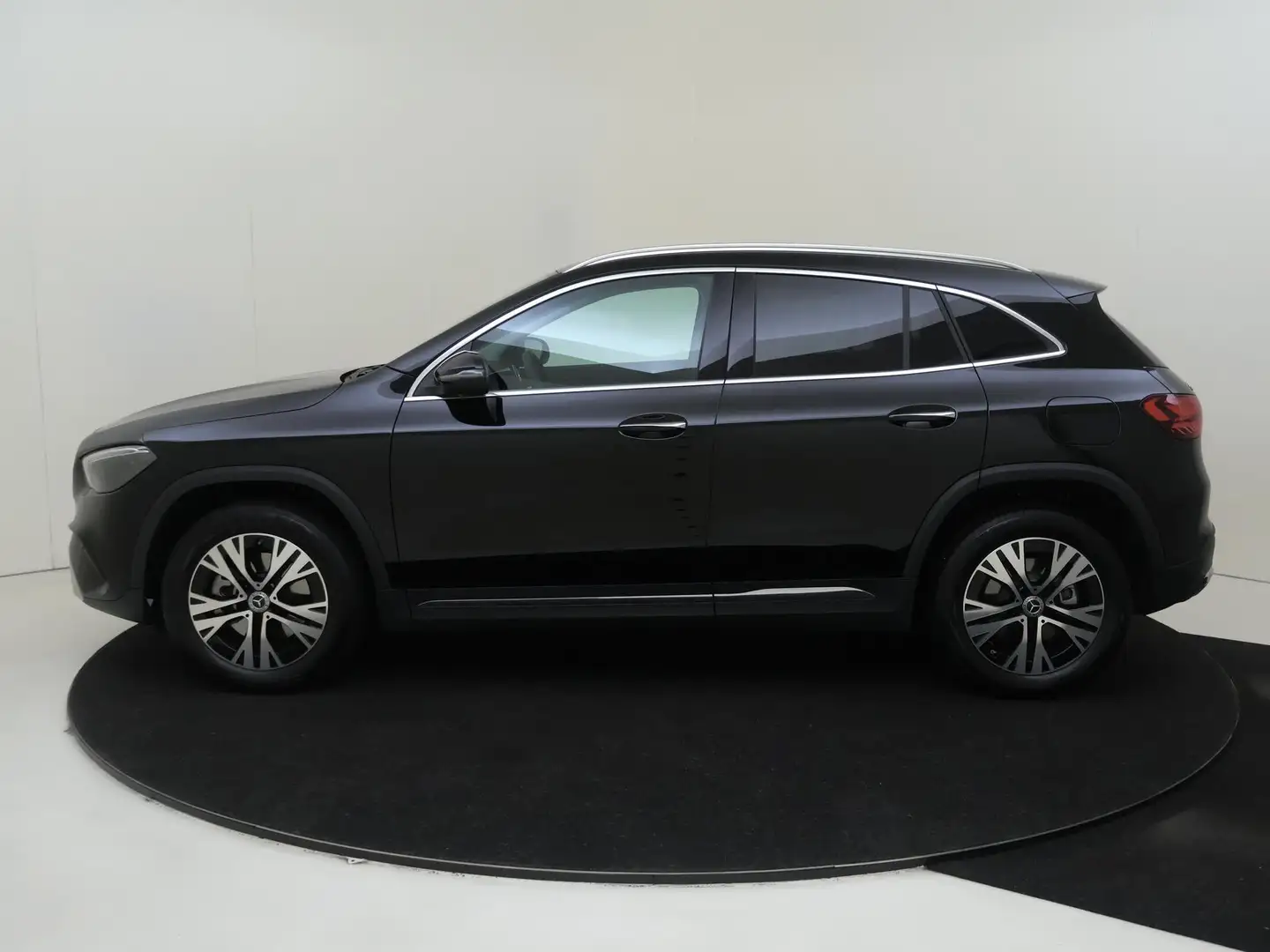 Mercedes-Benz GLA 250 e Luxury Line Zwart - 2