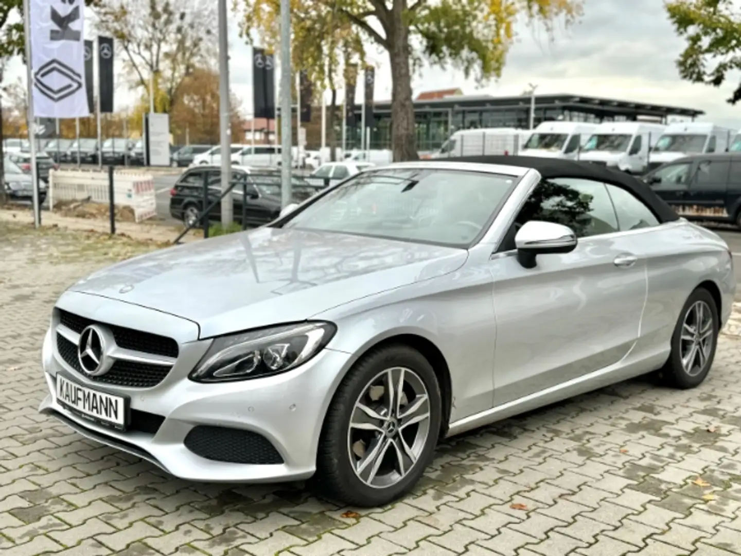 Mercedes-Benz C 180 Cabrio LED/Leder/Kamera/Sitzh. Plateado - 1